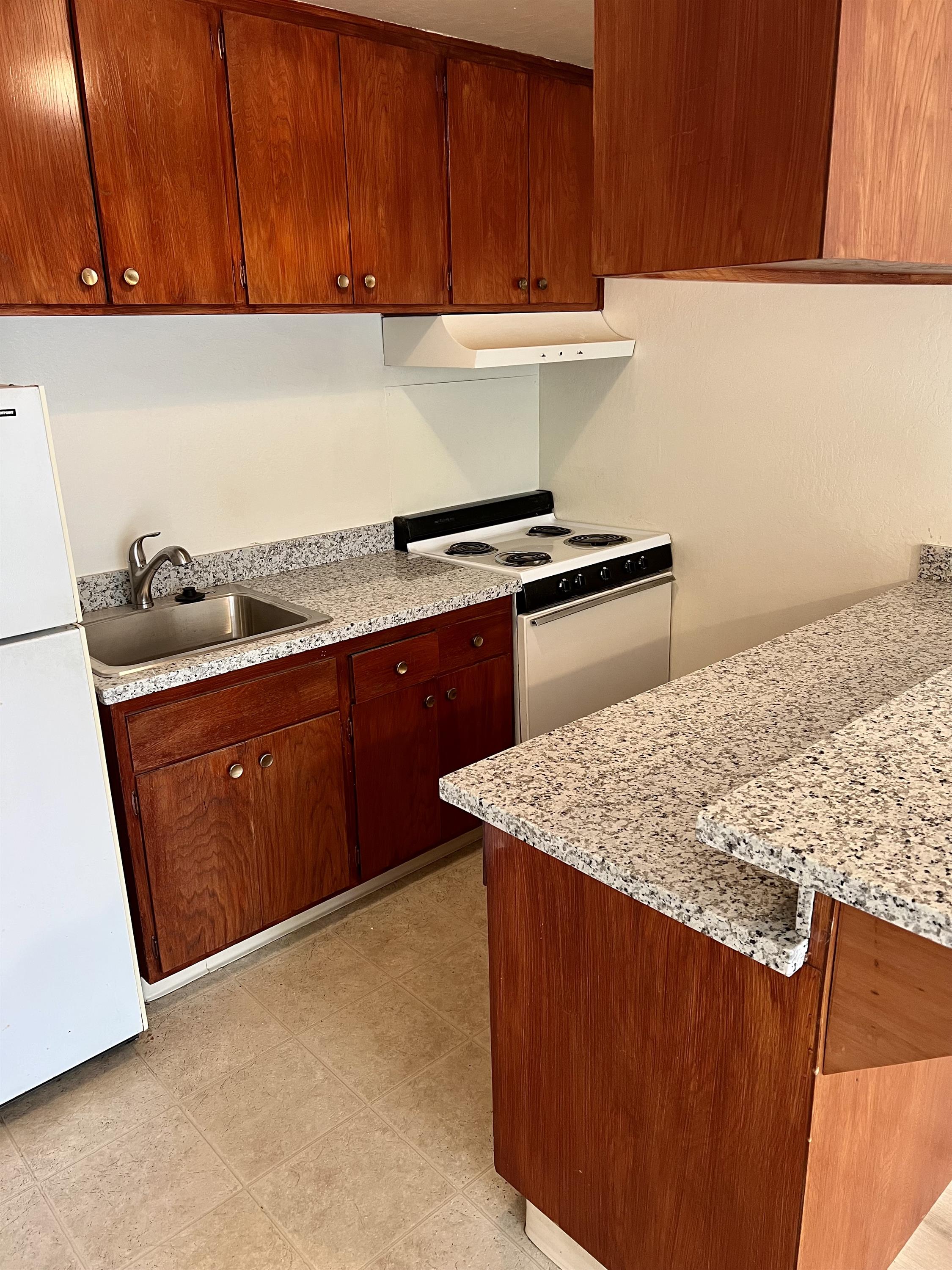 2211 Carleton Street - 36